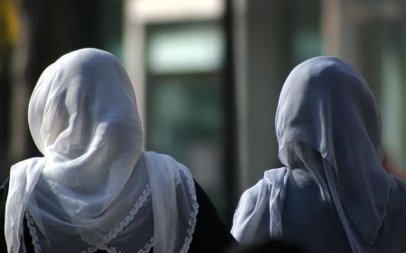 Karnataka Government Withdraws 2022 Hijab Ban Order, Allows Religious Symbols in Schools and Colleges