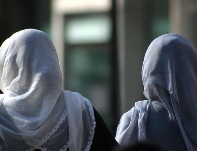 Karnataka Government Withdraws 2022 Hijab Ban Order, Allows Religious Symbols in Schools and Colleges