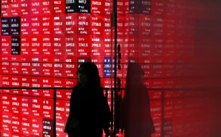 Indian Markets End Flat Ahead of RBI Decision as Global Tensions and Foreign Outflows Weigh on Sentiment